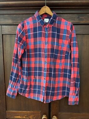 J. Crew women’s Perfect Fit button down shirt